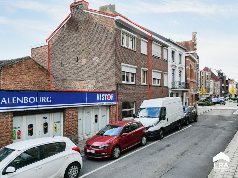 Rijwoning met 3 slaapkamers in het stadscentrum van Sint-Truiden. Voor meer informatie ga naar https://www.era.be/nl/te-koop/sint-truiden/huis/rijwoni