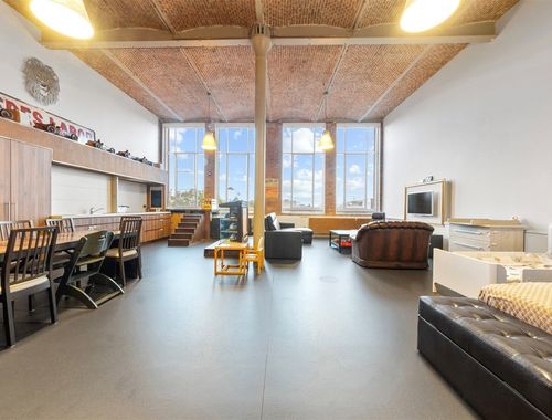                                        Kantoor te koop in Kortrijk, € 365.000
