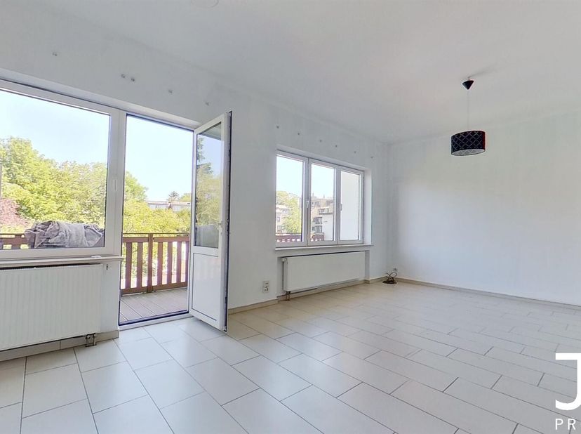 Localisé à deux pas du quartier du Chant d&#039;Oiseau, proche de la station de métro Hankar et du parc de Woluwe, J&amp;J Properties vous présente ce bel appa