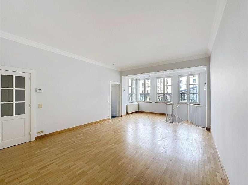 Au coeur du Centre-Ville, à proximité immédiate de la Place Sainte-Catherine - Charmant appartement duplex 3 chambres de +/- 130 m² avec cour privativ