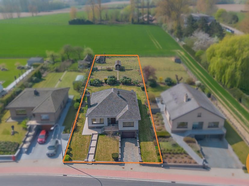EERSTE BEZOEKDAG ZATERDAG 07/06 VAN 9U TOT 14U (enkel op afspraak!).&lt;br /&gt;
BURST  Solide en ruime bungalow met schitterende tuin in landelijke omgevin