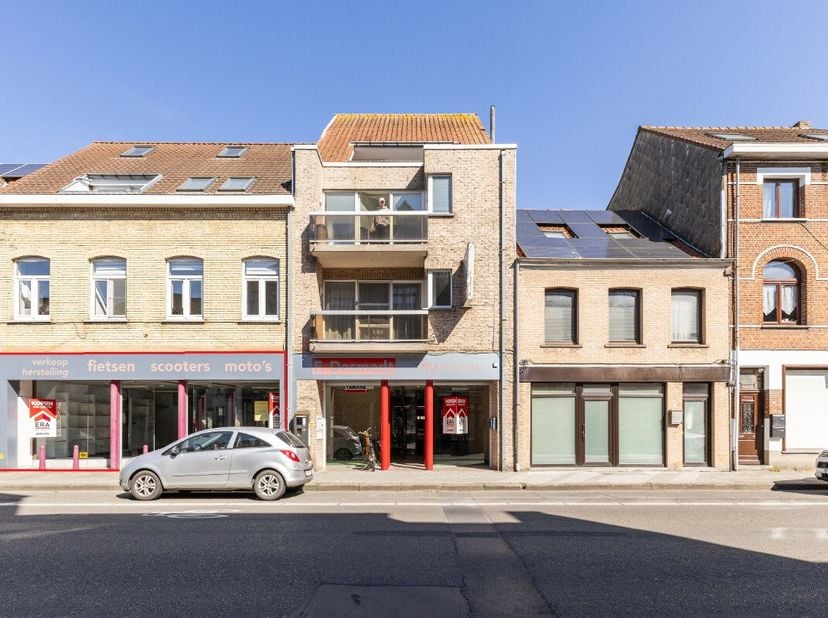 La Panne : Spacieuse surface commerciale à vendre sur un axe stratégique ! À la recherche dun espace commercial avec une excellente visibilité et acce