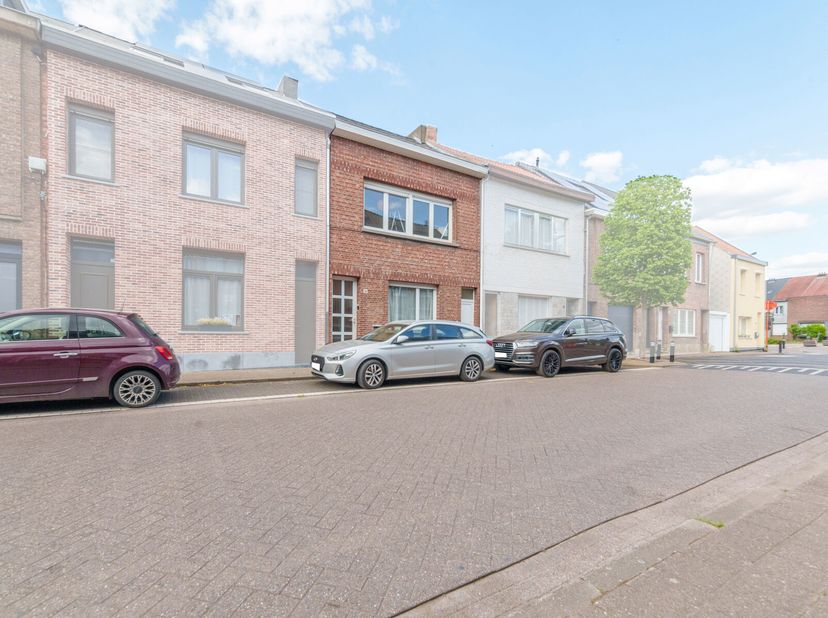 Ruime gezinswoning met 3 slaapkamers en grote tuin.&lt;br /&gt;
Ontdek deze charmante woning met verrassend veel ruimte, ideaal voor gezinnen die comfort en