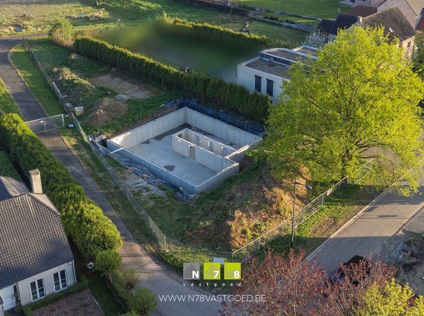 BOUWGROND VOOR OPEN BEBOUWING OP EEN PERCEEL VAN 13A07CA TE VUCHT.&lt;br /&gt;
TROEVEN&lt;br /&gt;
- Riant perceel in groene omgeving.&lt;br /&gt;
- Kelder reeds gebouw