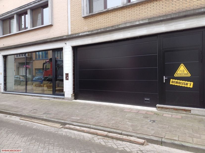 professionele MAGAZIJN - UNIT.&lt;br /&gt;
oppervlakte 90 m2 &lt;br /&gt;
hoge sectionaalpoort : 4 meter breed&lt;br /&gt;
De Kapelstraat ligt in het centrum van Hoboke