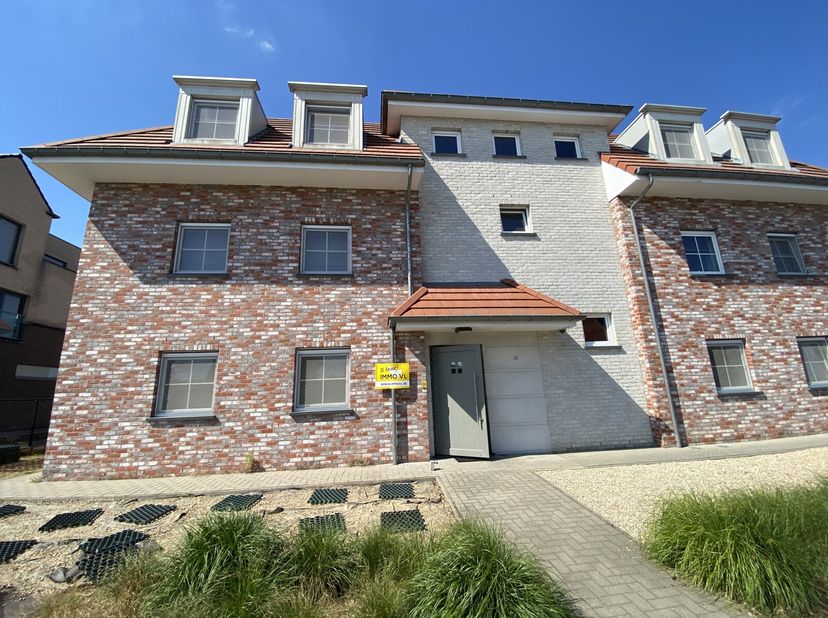 Appartement à louer
                    à 2400 Mol
