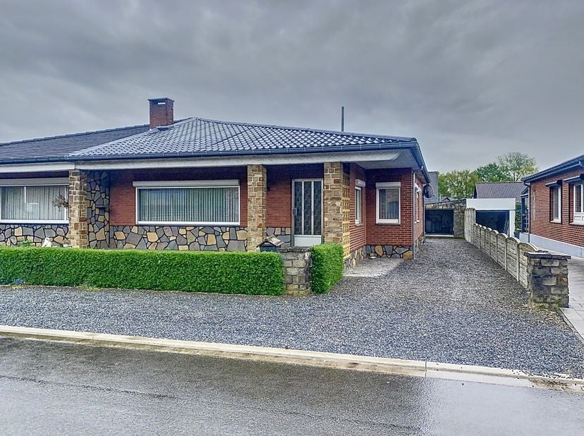 Goede verzorgde bungalowwoning op ruil perceel in de geliefde buurt &quot;het Loo&quot;.&lt;br /&gt;
&lt;br /&gt;
Indeling: Inkomhal, woonkamer, keuken, nachthal, 3 slaapka