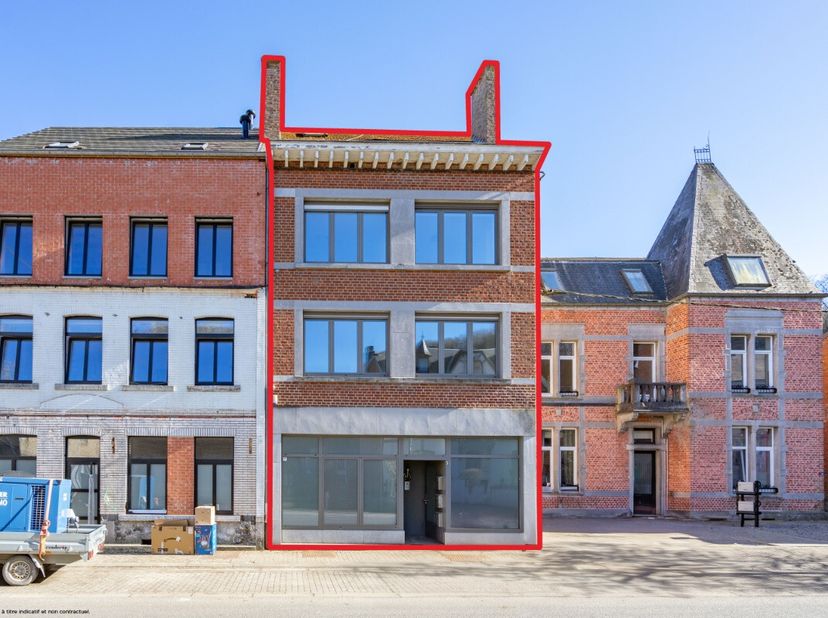 Lagence ERA B-LUX a le plaisir de vous présenter cet immeuble centre en plein cur de Houyet.Vous cherchez une opportunité d&#039;investissement à fort pote