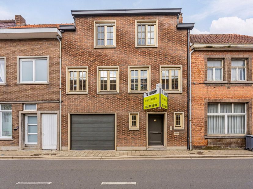 Deze gezellige woonst is gelegen in het hartje van Temse vlakbij alle nodige voorzieningen.&lt;br /&gt;
Bij het betreden van de woning komen we in de ruime