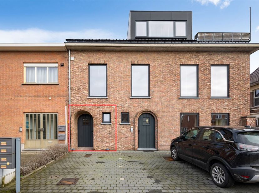 Veelzijdige commerciële ruimte (152 m²) te koop!&lt;br /&gt;
Ligging: Deze commerciële ruimte is gelegen in een straat met historische art-deco woningen uit