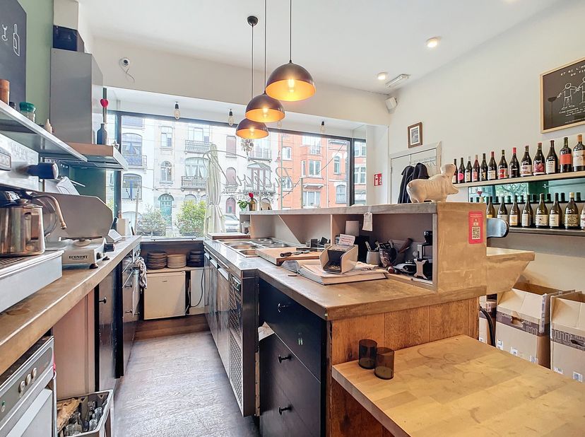WOUD - REF: 6646458 - VERKOOP VAN GOODWILL - HORECA !&lt;br /&gt;
ALTITUDE CENT - Wij bieden te koop aan een restaurantzaak met handelshuur.&lt;br /&gt;
Gelegen i