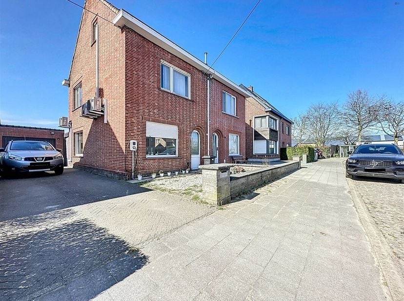 Halfopen bebouwing met 4 slaapkamers en garage op perceel van 237m²&lt;br /&gt;
LIGGING: nabij het centrum van Kieldrecht, op wandelafstand van tal van voor