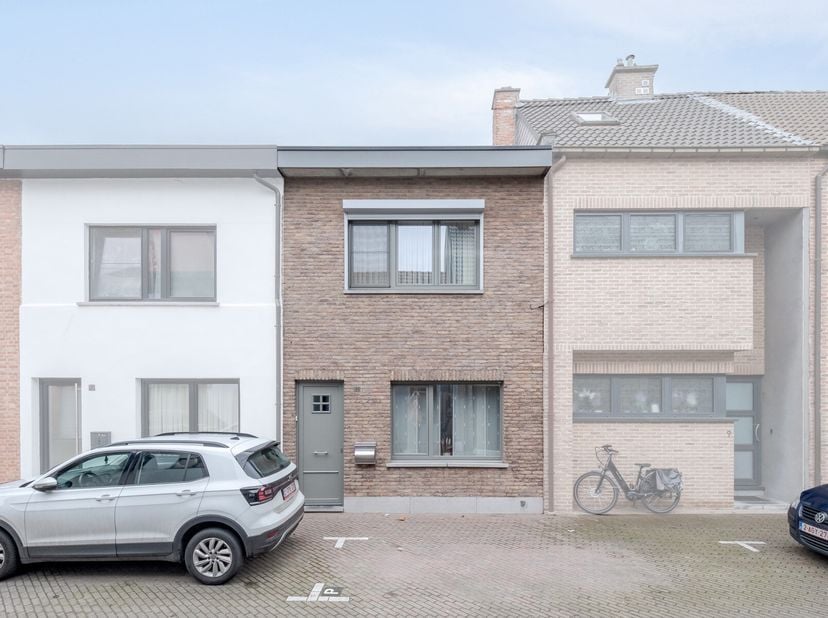 OPEN HUYZEN DAG ZATERDAG 12 APRIL 2025 VAN 10U30 TOT 12U00&lt;br /&gt;
Deze gerenoveerde woning is uitstekend gelegen, op een boogscheut van het centrum van