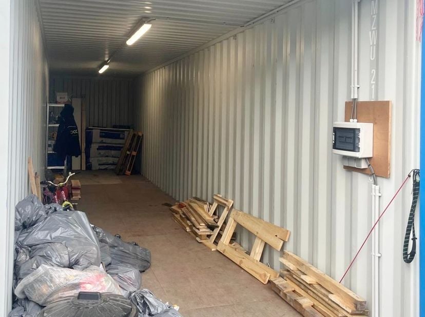 Bigfoot container voor opslag te huur op vaste locatie op beveiligde site, voorzien van camerasysteem, toegankelijk via een geautomatiseerde poort met