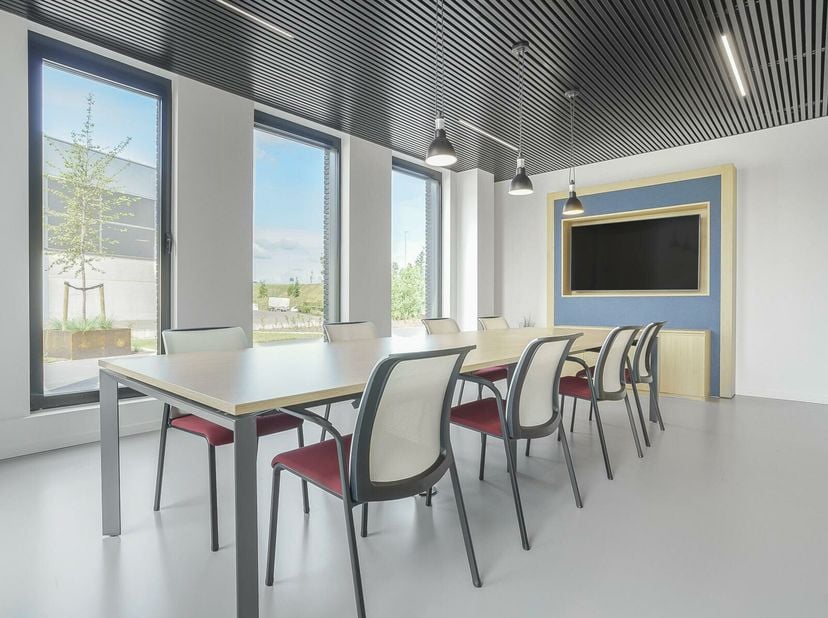 Réservez un bureau tout équipé pour quatre, nous veillerons à ce que tout se passe à merveille.&lt;br /&gt;
Regus Brecht est un espace de travail flexible q