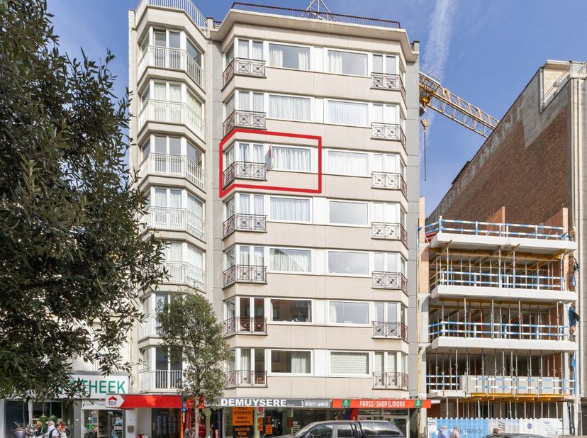 [[ CE BIEN PARTICIPE À LA JOURNÉE MAISONS OUVERTES ERA LE 14/6 DE 13:00 À 14:00 ]] La Panne : Spacieux appartement 3 chambres en plein centre  avec te