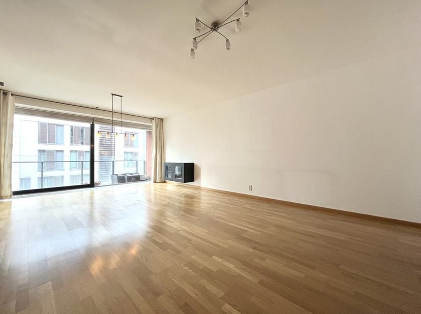 ETTERBEEK - au cur des institutions européennes (Metro Schuman) entre le Parc Léopold et le Parc du Cinquantenaire. Agréable APPARTEMENT (2ch/1sdb) de