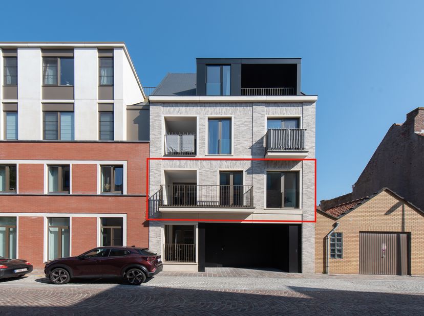 Bel appartement à vendre à Nieuport, Pieter Deswartelaan 1A. Cet appartement se trouve à quelques pas du Quai, des restaurants, des boutiques et des t