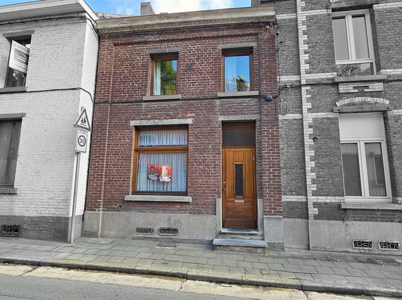 Prix: Offre à partir de 115.000 euros, frais d&#039;agence non inclus et à charge de l&#039;acquéreur.&lt;br /&gt;
Maison à rénover comprenant: &lt;br /&gt;
Sous-sol: Caves