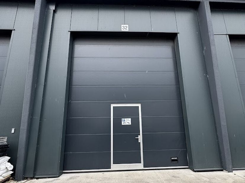 Entrepôt de 90 m² à louer à Middelkerke, situé au 272 d&#039;Oostendelaan. &lt;br /&gt;
Activité:&lt;br /&gt;
Zone PME pour les commerçants locaux, idéale pour le stoc