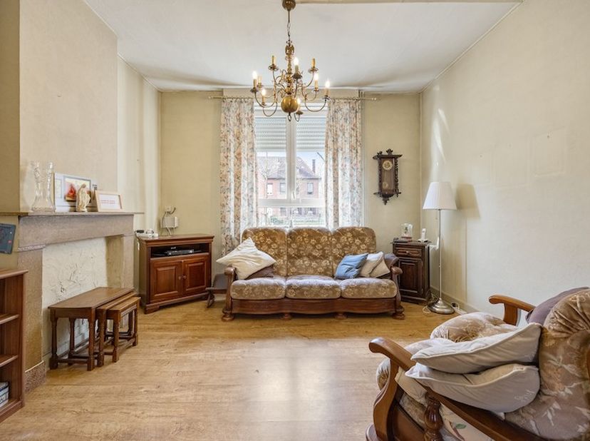 IN OPTIE - Rustig gelegen tussen de karaktervolle mijnwoningen in Beringen vinden we deze authentieke, halfopen bebouwing terug.  Deze ruime woning me