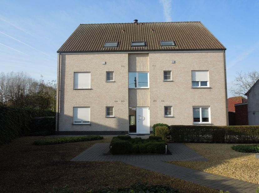 Ontdek dit ruime en lichtrijke appartement, ideaal gelegen in het hart van ERTVELDE .  Energielabel B.&lt;br /&gt;
&lt;br /&gt;
Dit appartement op de 1e verdiepin