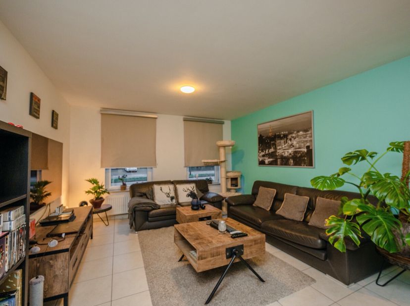 Gelijkvloers appartement met terras te Pelt. 2 slaapkamersEPC = C86m²Indeling: inkomhal, woonkamer met open keuken, berging, nachthal, badkamer, toile