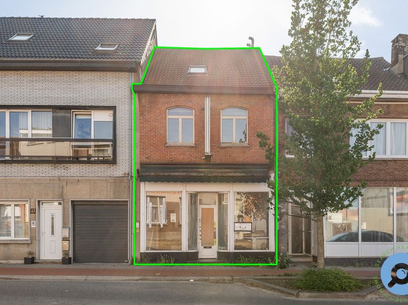 Dit voormalig handelspand is gelegen tussen het centrum van Hemiksem en Schelle en op amper 15 minuten van het centrum van Antwerpen, langsheen de com