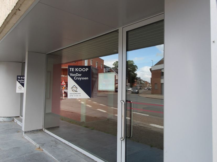 Ruim handelspand in centrum Oudegem  voormalig Belfius kantoor&lt;br /&gt;
Gelegen in het hart van Oudegem biedt dit veelzijdige handelspand tal van mogelij