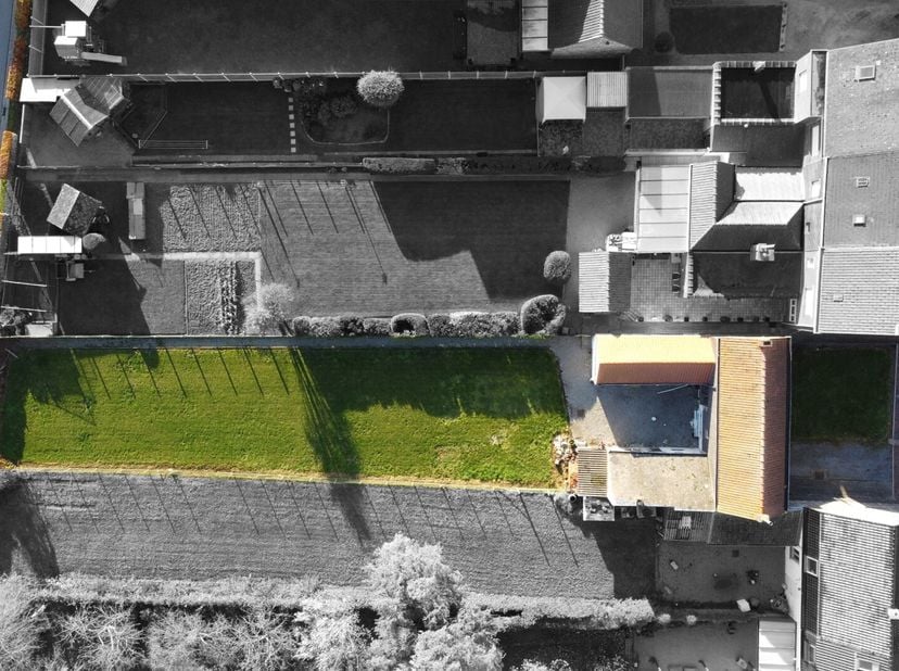 Ben je op zoek naar een een rustig gelegen stuk bouwgrond waar drie woningen gebouwd kunnen worden? Lees dan zeker even verder.&lt;br /&gt;
Deze te slopen w