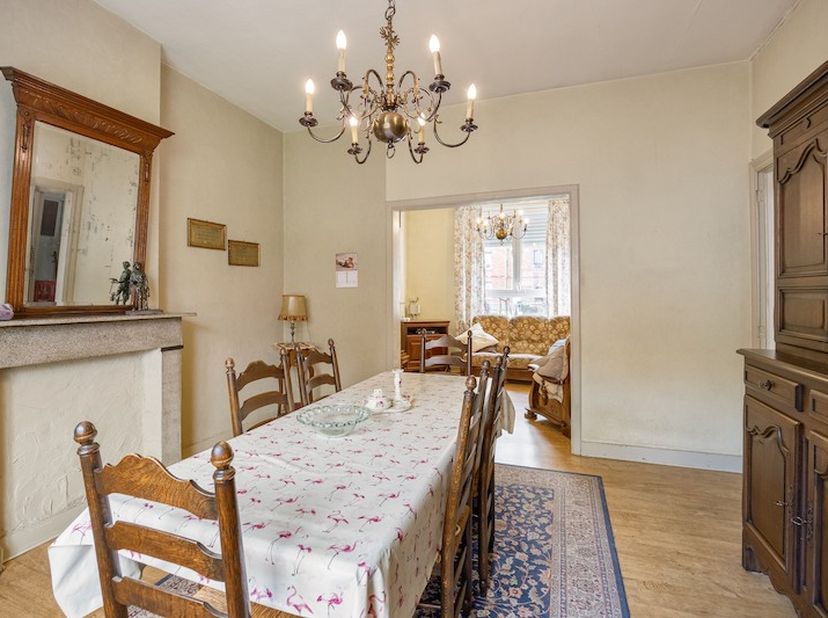 IN OPTIE - Rustig gelegen tussen de karaktervolle mijnwoningen in Beringen vinden we deze authentieke, halfopen bebouwing terug.  Deze ruime woning me