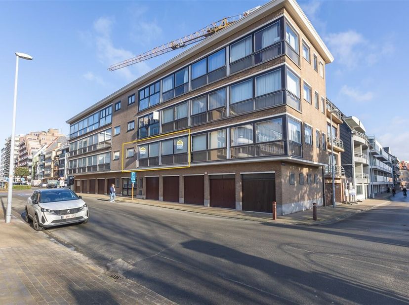 Op te frissen appartement met 1 slaapkamer in de residentie Algarve. Het appartement ligt op uiterst goede ligging vlakbij het strand en het Warandepa