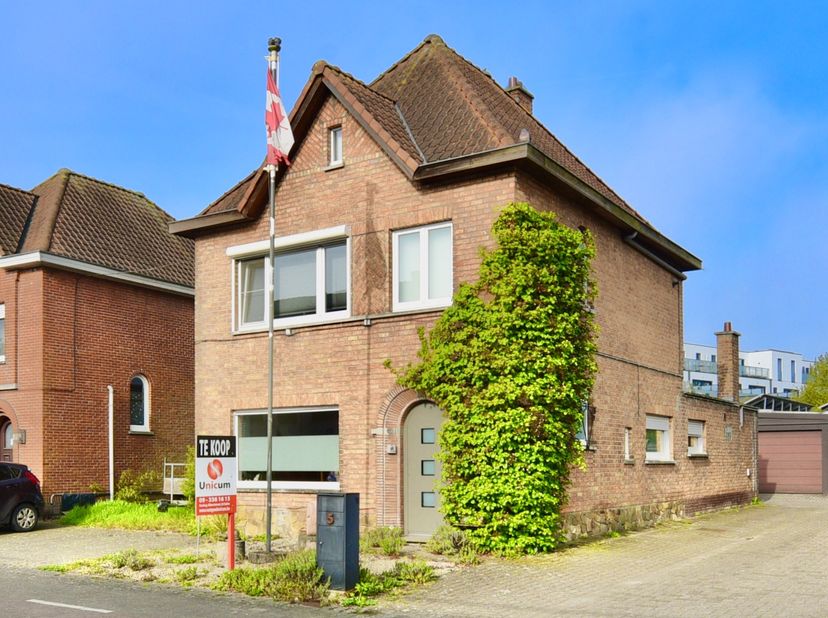 Prachtige instapklare woning in Lievegem! Deze compleet gerenoveerde en uitstekend onderhouden woning met drie slaapkamers en twee badkamers is de per