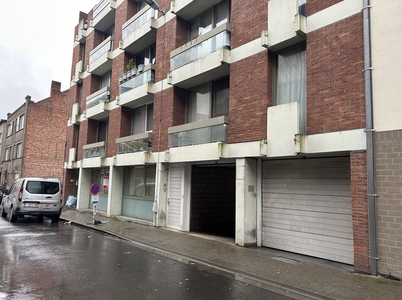 **Uniek - Uiterst ruime ondergrondse garagebox**&lt;br /&gt;
In het Nieuw Kwartier, namelijk in de Maria Van Belstraat te Leuven, bieden we met veel plezier