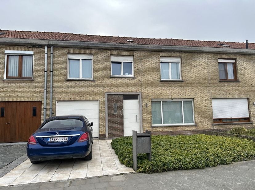 Maison à louer
                    à 8647 Lo