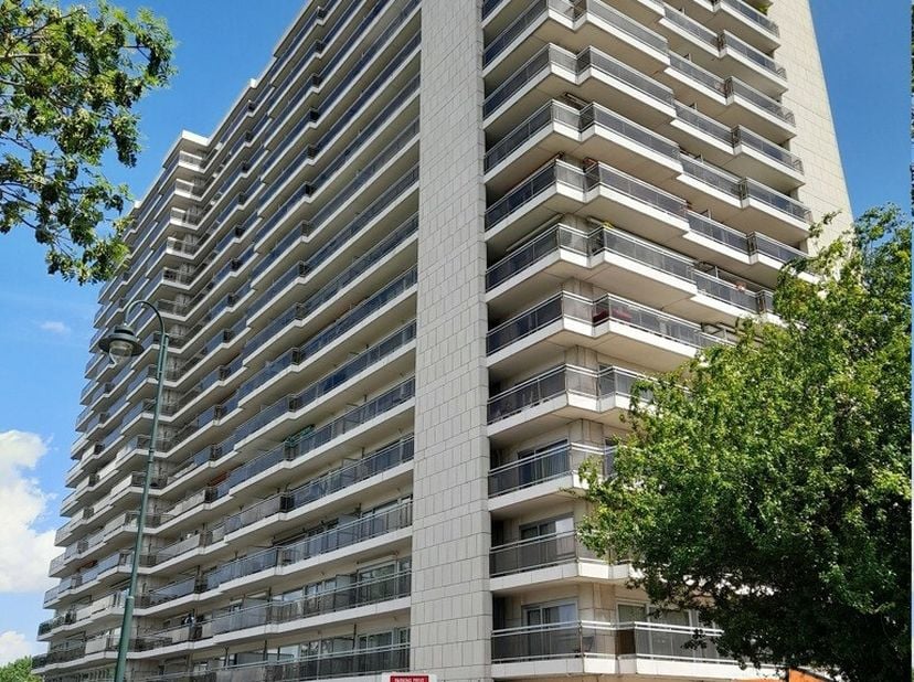 ! Une visite peut uniquement être demandée via notre site web : www.hetwoonburo.be !&lt;br /&gt;
avenue du Forum 9 (H3) - 1020 Laeken:&lt;br /&gt;
Studio (3ème ét