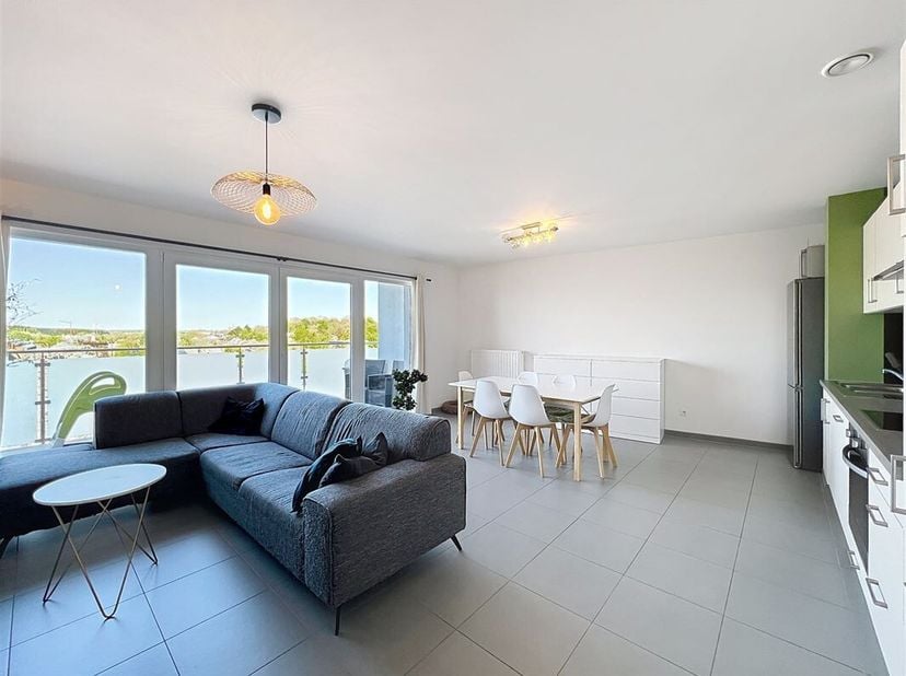 Situé au 3ème étage de la résidence Pauline, en plein centre de Bastogne, très bel appartement de 81m² avec  une chambre et une magnifique terrasse of