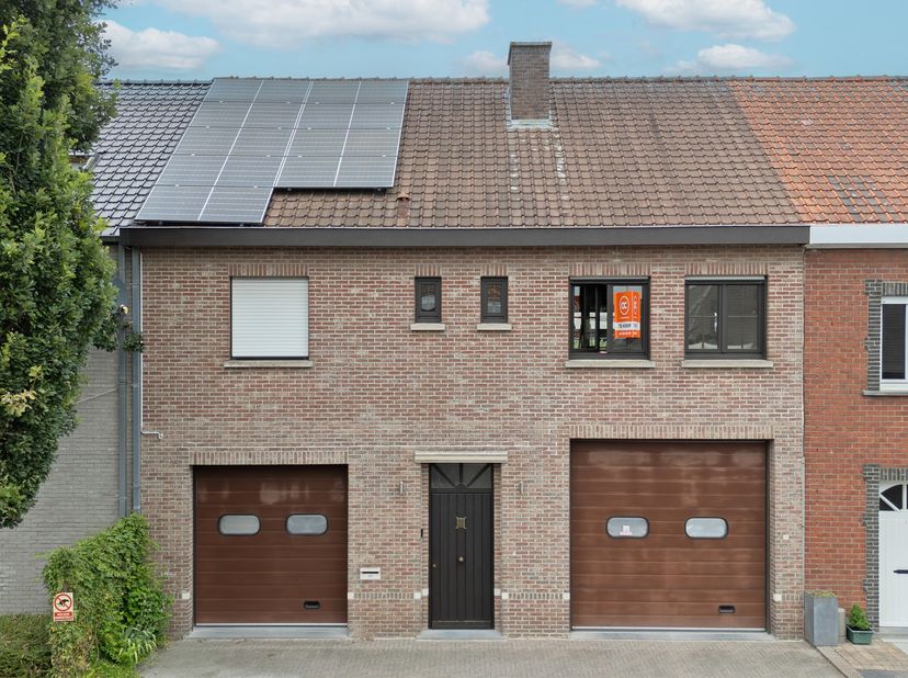 Ben je op zoek naar een woning met veel ruimte én mogelijkheden voor professioneel gebruik? Dan is deze instapklare woning beslist iets voor jou.&lt;br /