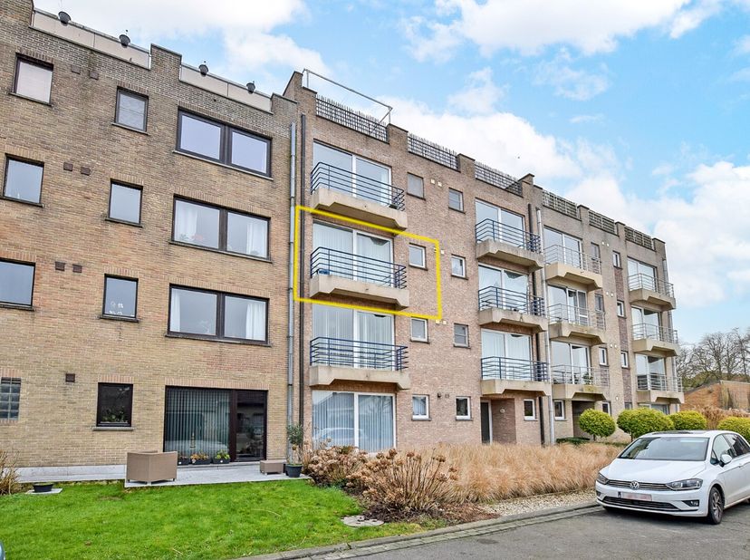 Instapklaar 2-slaapkamer appartement in centrum Diksmuide!&lt;br /&gt;
Op wandelafstand van de grote markt, stadspark en diverse winkels, vinden we dit lich