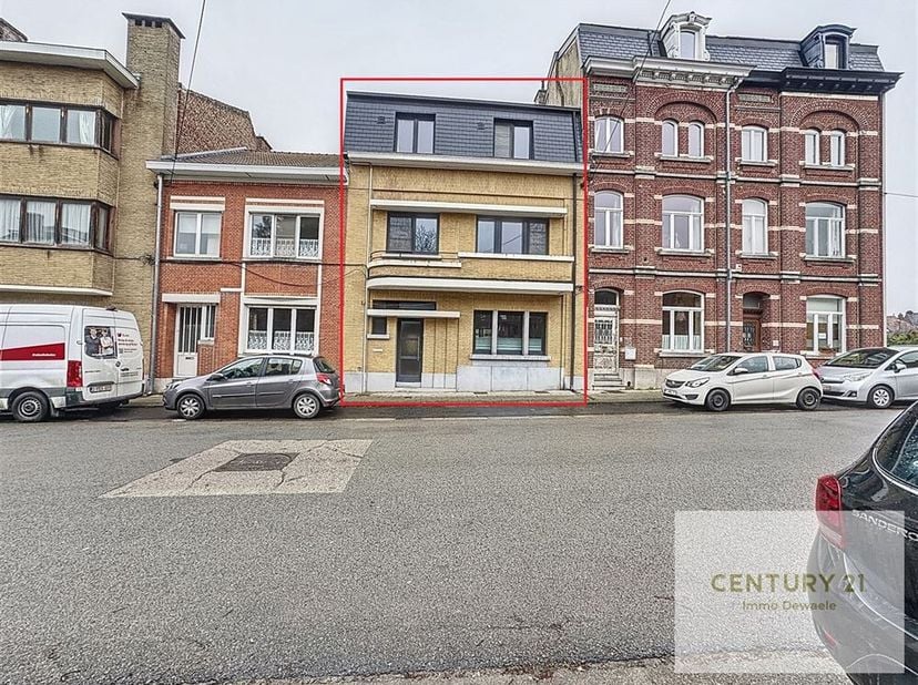 Charmante 2-gevel woning gelegen op een perceel van 2a 80 ca en dichtbij alle voorzieningen gelegen (winkels, scholen, centrum en 3 minuten lopen van