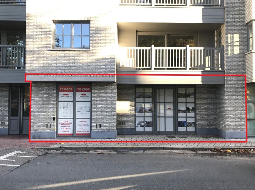 Zichtbaar handelspand te Waregem – recht tegenover Park &quot;Baron Casier&quot;!&lt;br /&gt;
&lt;br /&gt;
Bent u een zelfstandige op zoek naar de perfecte locatie voor uw