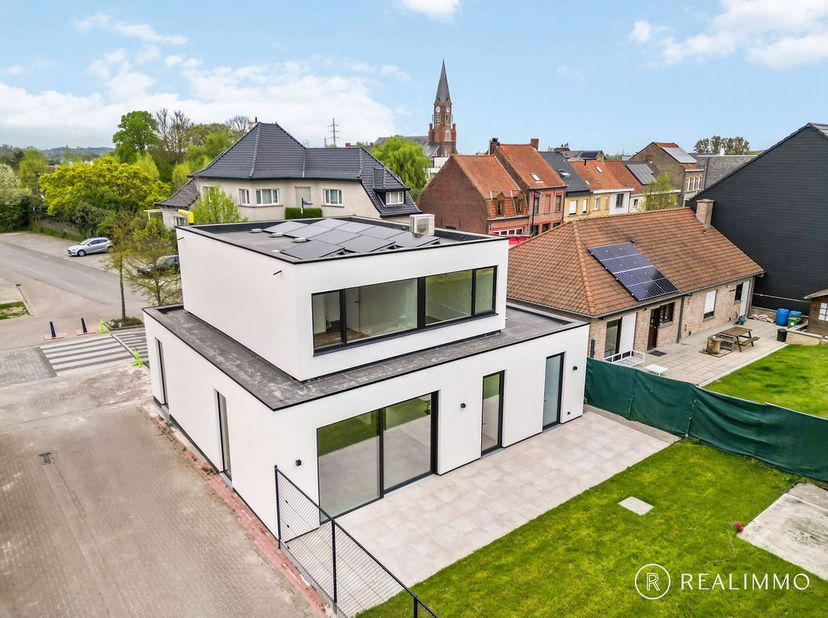 E-peil 4 (!!) – EPC slechts 6 kWh/m²&lt;br /&gt;
&lt;br /&gt;
Laat je verrassen door deze stijlvolle en instapklare nieuwbouwwoning met een bewoonbare oppervlakte