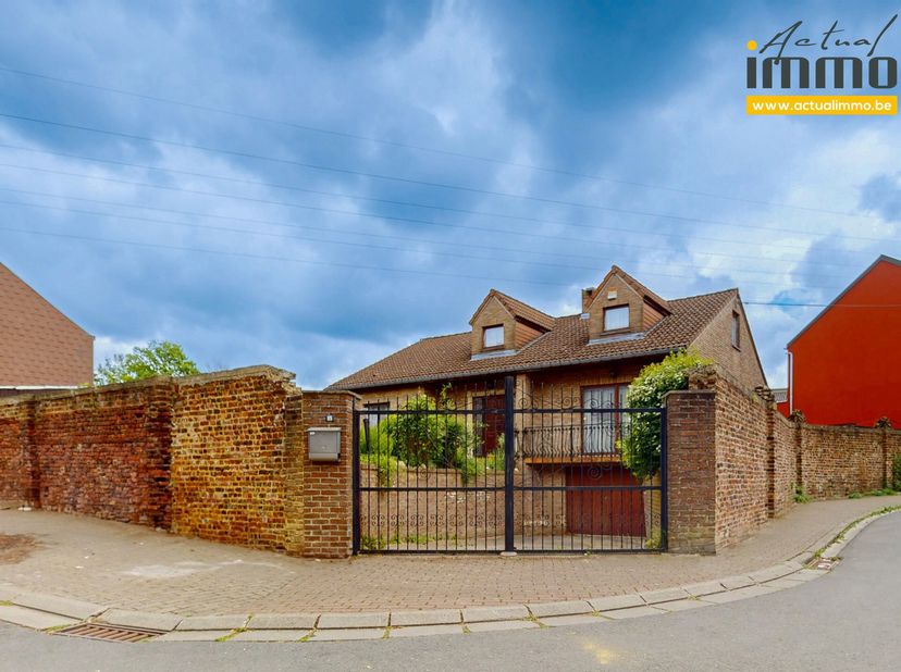 Actualimmo vous propose cette magnifique villa située dans la région de Charleroi.Disposant d&#039;une surface de 184m2 (selon PEB), elle se compose comme