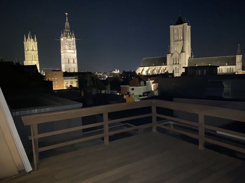 ROOFTOP APARTMENT IN HISTORICAL CENTER&lt;br /&gt;
Residentie Hoogpoort, completely renovated in 2017.&lt;br /&gt;
Rooftop apartment with large 30m² terrace on th