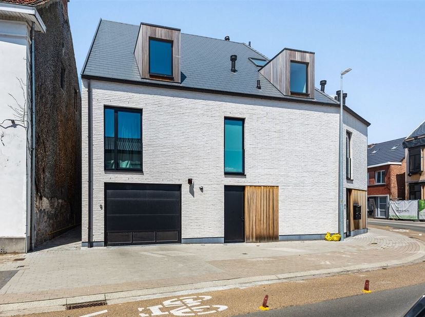 Unieke investeringskans op toplocatie in Dendermonde&lt;br /&gt;
Ligging:&lt;br /&gt;
Moderne, stijlvolle woonlocatie in de Denderstreek, vlak bij het charmante d