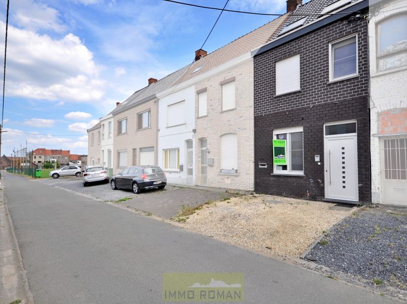 In Ruien, deelgemeente van het landelijke Kluisbergen treffen we deze starterswoning! Deze woning geniet van een rustige ligging in een doodlopende st