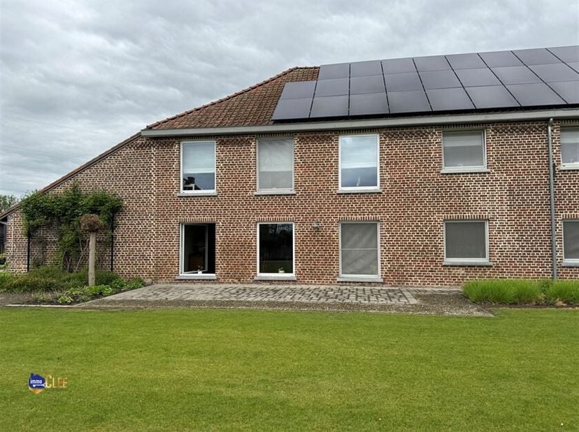 Appartement met tuin en zonnepanelen te Alken, Dit appartement beschikt over: ruime living met veel lichtinval, ingebouwde keuken met apparatuur, inge