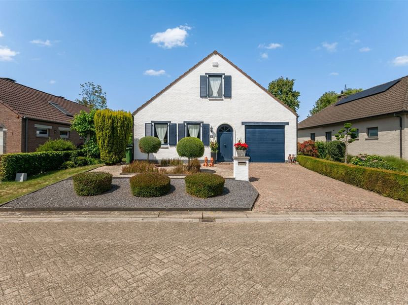 Karaktervolle woning met uitbreidingspotentieel tot 4 slaapkamers en een oase van rust in Wommelgem&lt;br /&gt;
Bij het betreden van de woning word je verwe