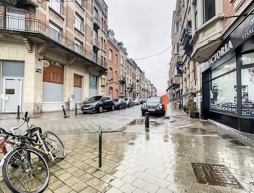                                         Commerce à louer à Etterbeek, € 2.500
