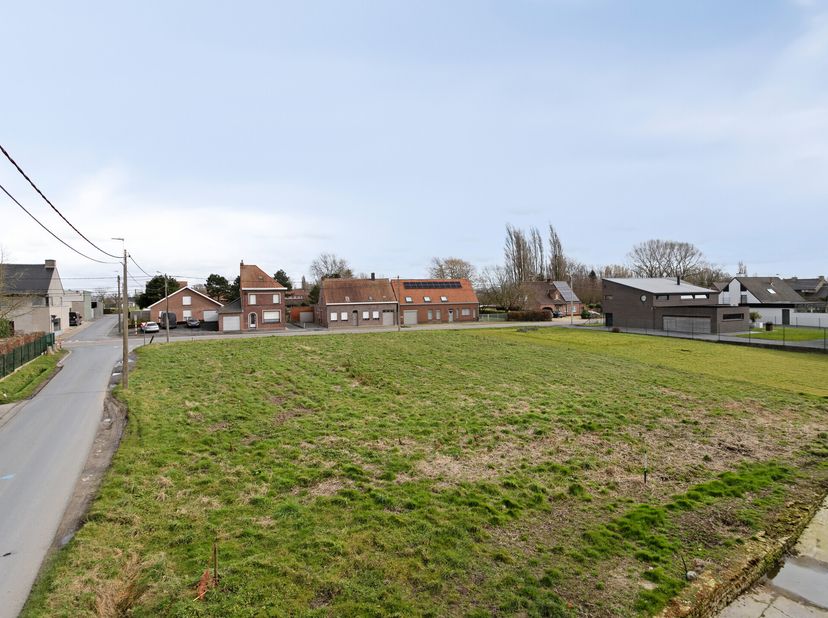 Vous recherchez un terrain d&#039;angle magnifiquement situé à Oekene - Roeselare? Alors ce terrain de villa de 784 m² stratégiquement situé (possibilité d
